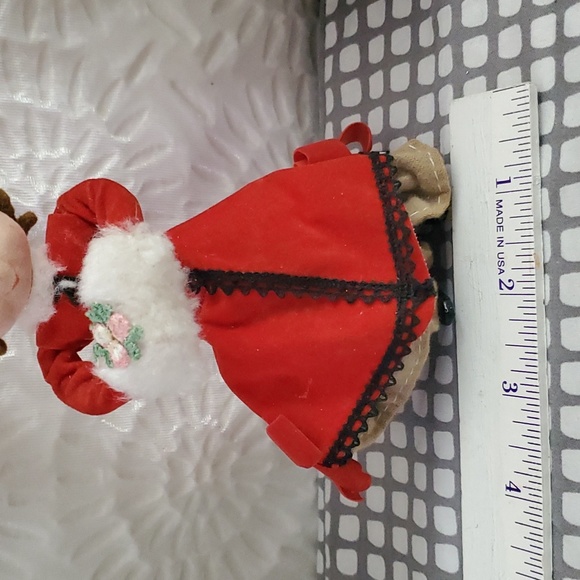 Vintage  Christmas Decor 50s Velvet Dressed Victorian Christmas Caroler - Picture 6 of 9